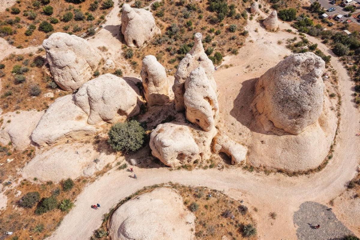 Vous n’avez pas à aller en Cappadoce : ces paysages sculptés par le vent se trouvent en Provence
