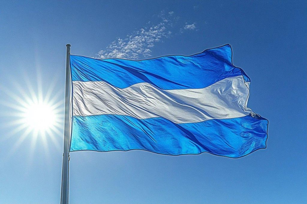 Drapeau bleu et blanc ondulant sous un ciel lumineux