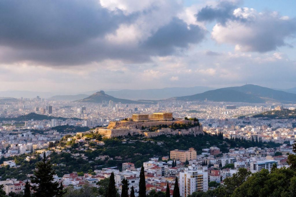 Vue aérienne d'Athènes avec l'Acropole au premier plan
