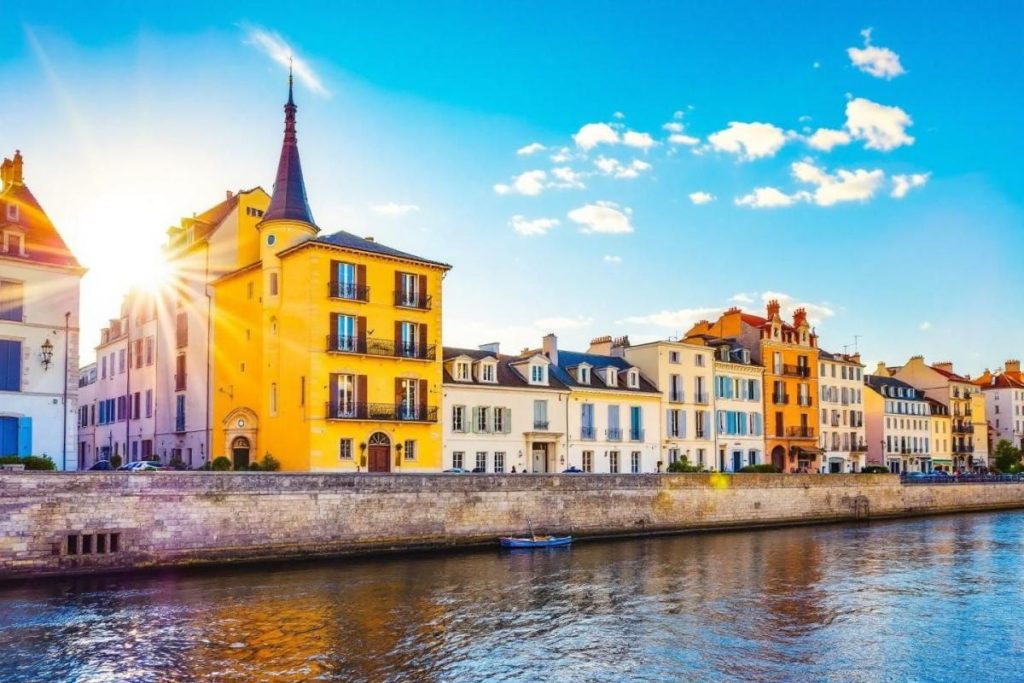 Plus gourmande que Bordeaux, plus tranquille qu’Arcachon : cette ville de Gironde séduit par son équilibre