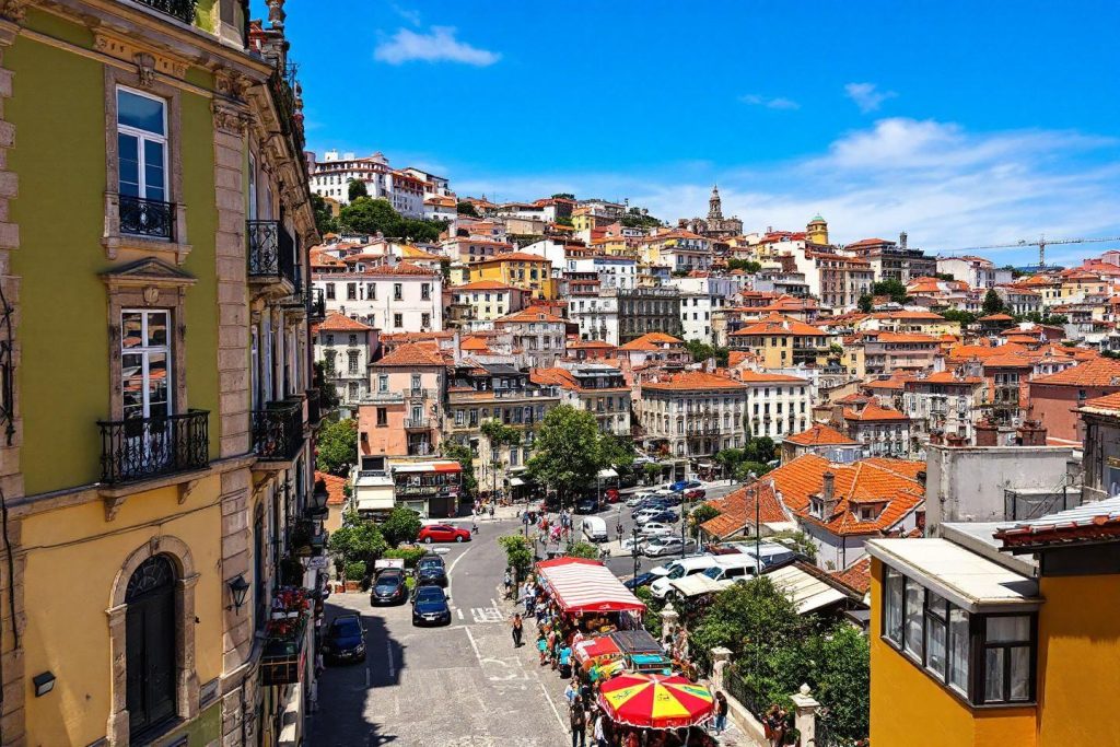 Centre-ville de Porto avec toits colorés et bâtiments anciens