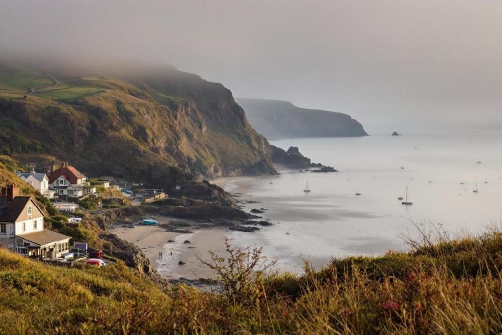 Moins mondaine que Dinard, plus sauvage que Saint-Malo : une cité bretonne qui séduit à nouveau