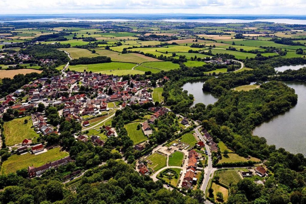 Entre vignes et estuaire, cette cité médiévale de Charente-Maritime offre un panorama spectaculaire