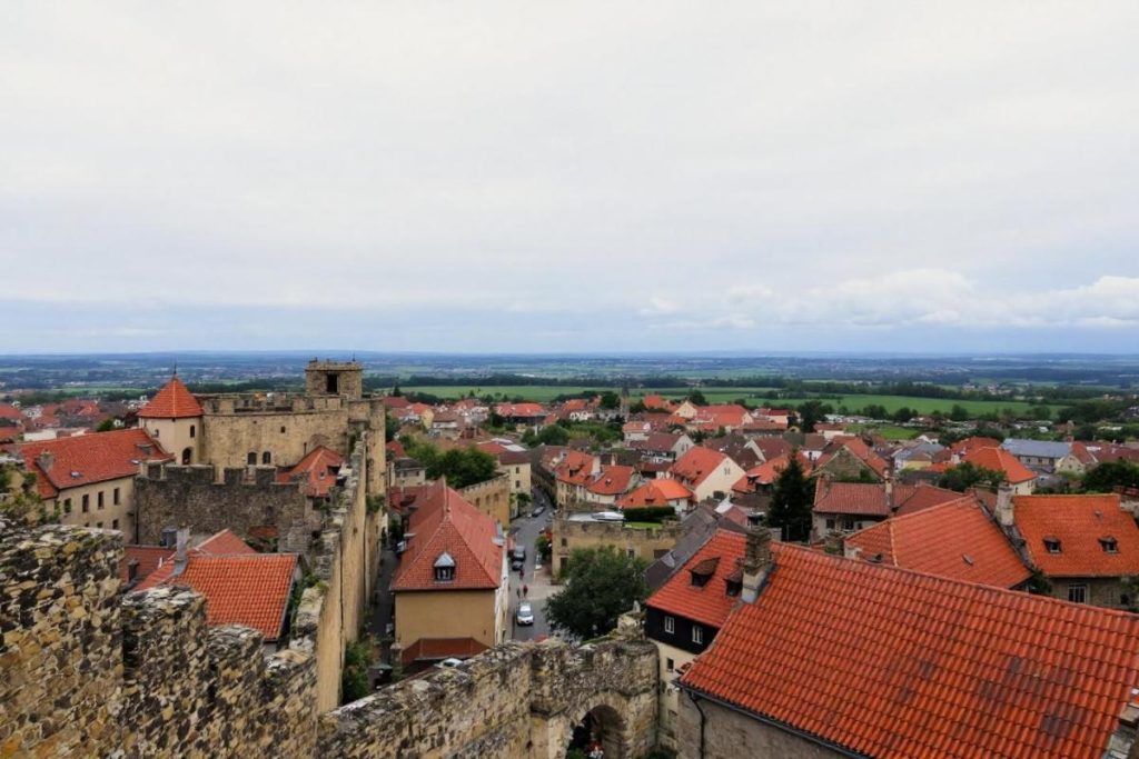 À moins de 2 h de Paris, cette cité historique entourée de remparts a conservé tout son charme médiéval