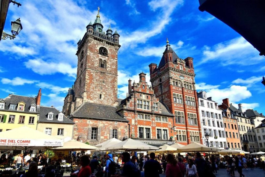 Plus authentique que Lyon médiéval, plus pittoresque que Pérouges : cette cité rhodanienne gagne à être connue