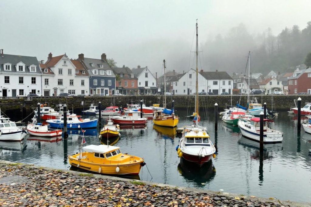 Souvent qualifiée de joyau caché, cette petite ville portuaire séduit les amateurs d’authenticité