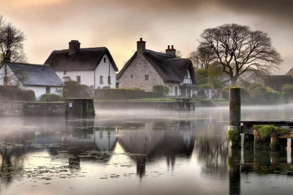 Peu connu, ce village breton au bord de l’eau semble suspendu dans le temps