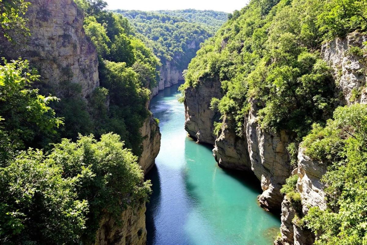 Laissez tomber les Gorges de l’Ardèche : ces paysages offrent le même frisson
