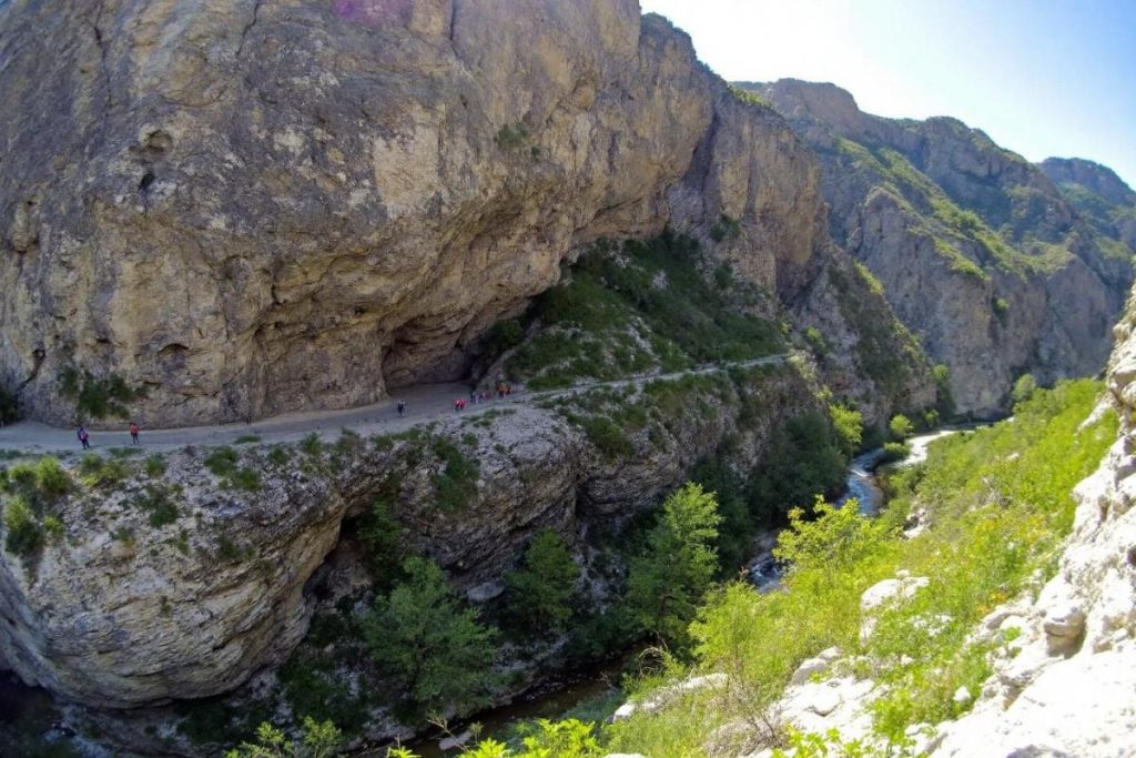 Oubliez les Gorges du Verdon : ce canyon français plus discret impressionne les randonneurs