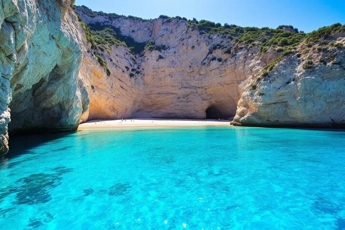 Même mer que la Côte d’Azur, mais sans la foule : ces coins du Sud changent tout