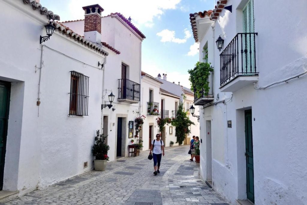 Ils l’appellent la petite Andalousie : ce trésor catalan à 40 minutes de Perpignan va vous envoûter