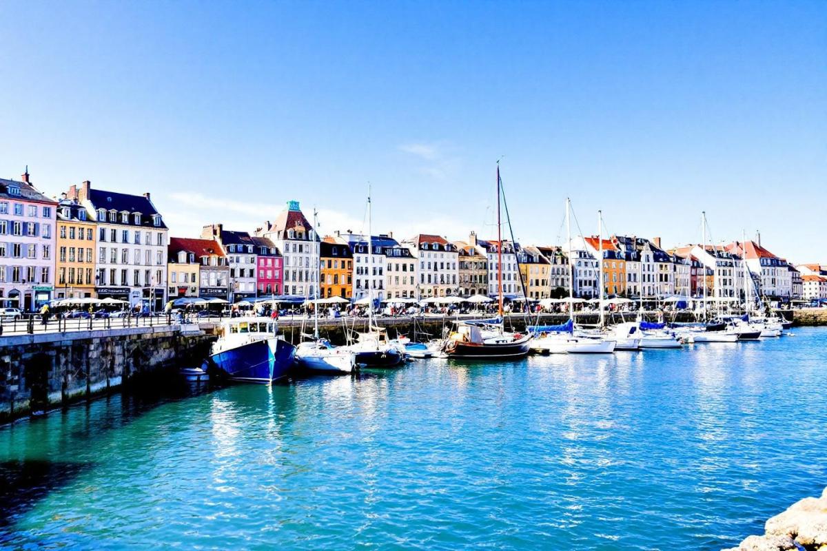 La Rochelle est victime de son succès : cette ville côtière plus discrète séduit les acheteurs
