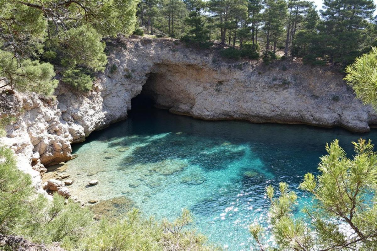 Laissez tomber les Calanques de Marseille : ces criques sont tout aussi sauvages