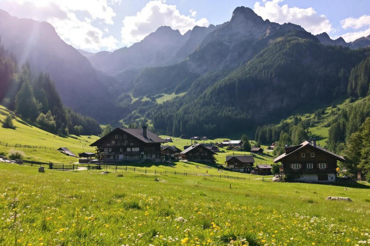 Moins touristique que Annecy, cette destination alpine est parfaite pour préparer des vacances nature cet été