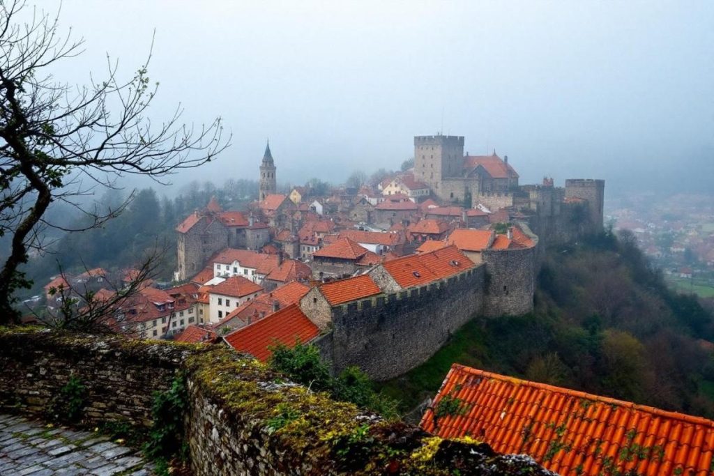 Ce village fortifié de l’Aude est plus saisissant que Minerve et pourtant largement ignoré