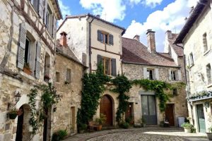 Ce village médiéval de l’Hérault est plus fascinant que Saint-Guilhem-le-Désert et pourtant méconnu