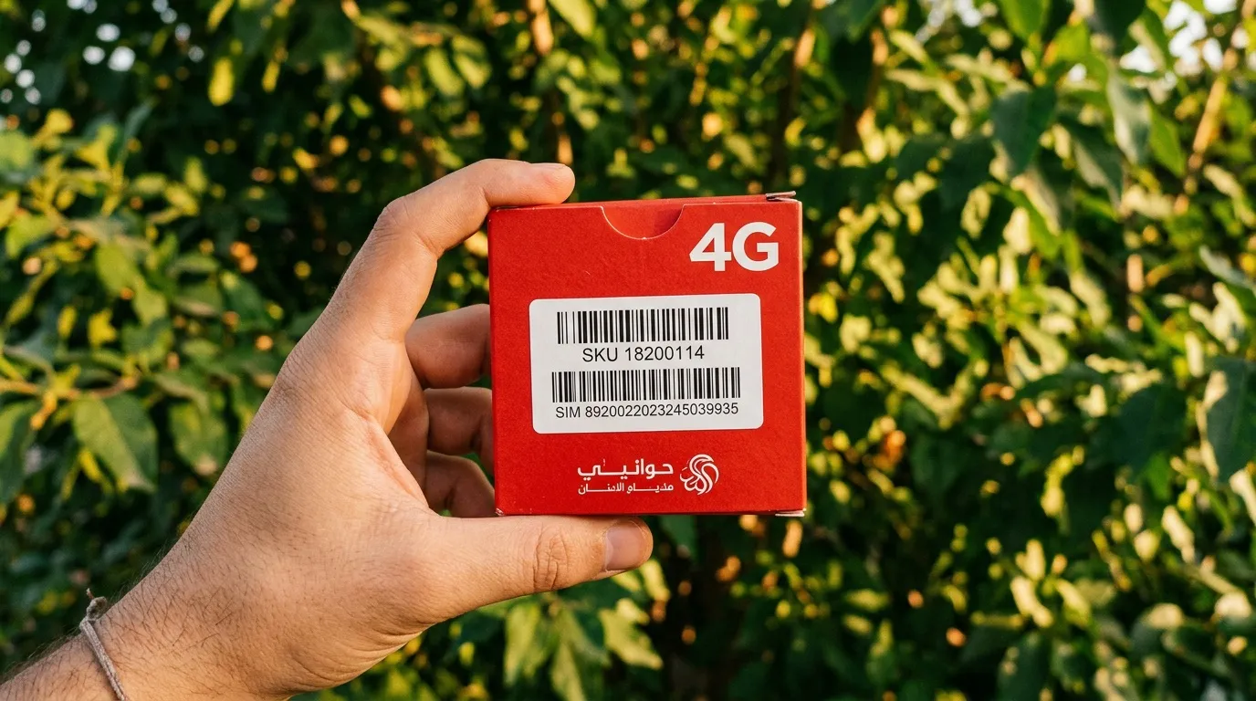 Main tenant boîte rouge SIM 4G Hawainii avec codes barres